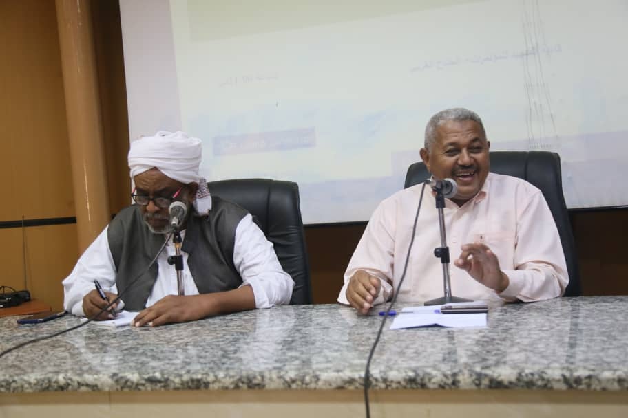 مهارات التواصل الفعال في سمنار عمادة البحث العلمي الشهري بجامعة السودان