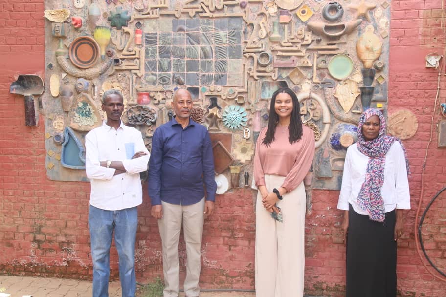 القائم بأعمال مسؤول الشؤون العامة بالسفارة الأمريكية بالخرطوم تزور كلية الفنون بجامعة السودان وتؤكد علي ريادتها في الجانب التشكيلي