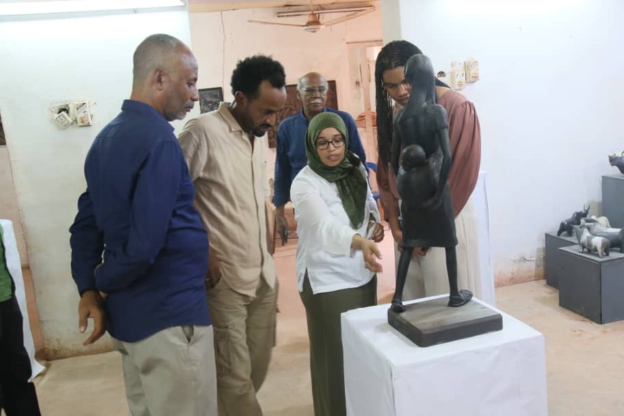 القائم بأعمال مسؤول الشؤون العامة بالسفارة الأمريكية بالخرطوم تزور كلية الفنون بجامعة السودان وتؤكد علي ريادتها في الجانب التشكيلي