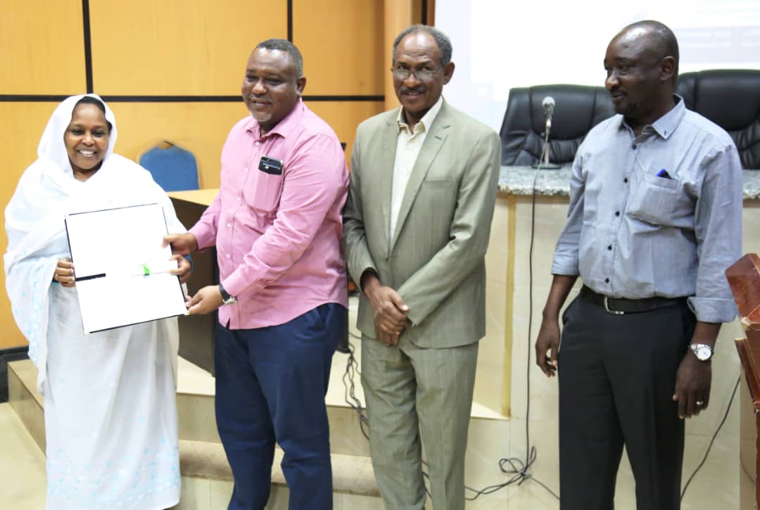جامعة السودان تكرم خريجيها المشاركين في مسابقة (ديل العالمية للمشاريع العلمية) وفوزهم بالمركز الخامس