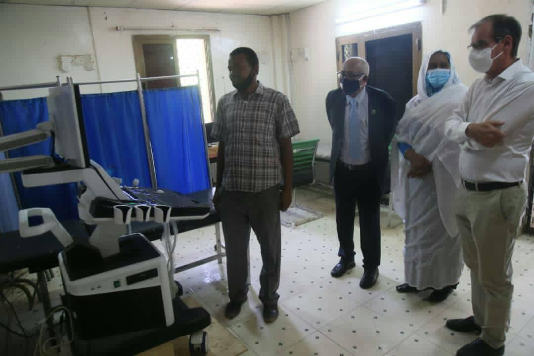 رئيس الجامعة يُطلع السفير الألماني في الخرطوم على أجهزة المساعدات الألمانية المخصصة لكلية علوم الأشعة