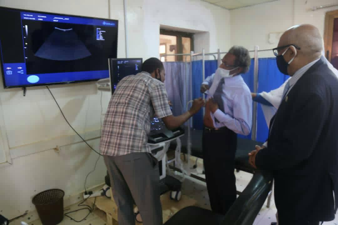 رئيس الجامعة يُطلع السفير الألماني في الخرطوم على أجهزة المساعدات الألمانية المخصصة لكلية علوم الأشعة