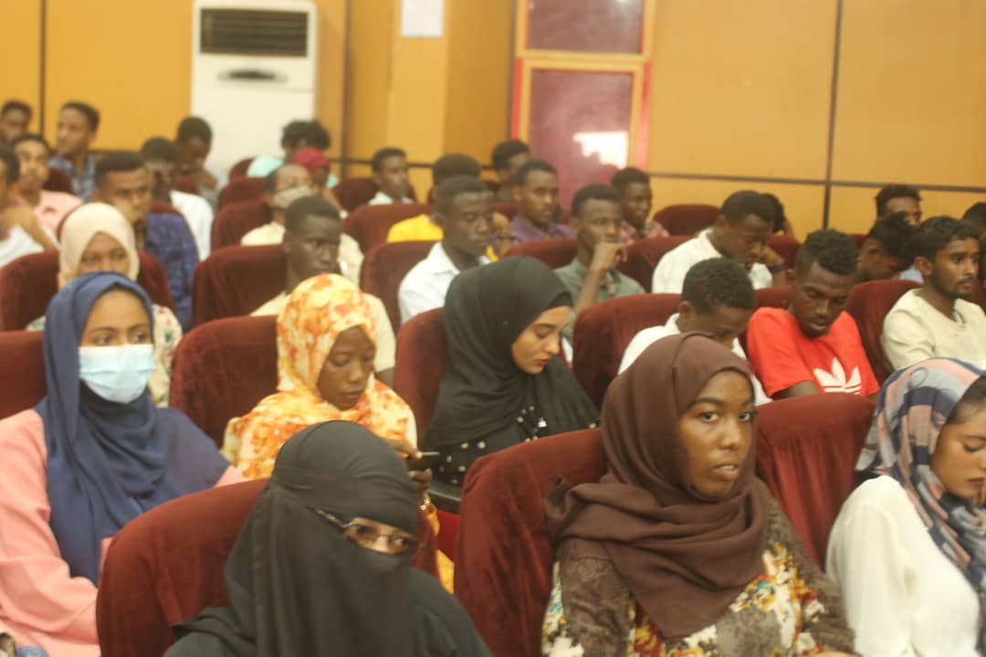 وسط أجواء إحتفائية : كلية الدراسات التجارية بجامعة السودان تحتفل بطلابها الجدد