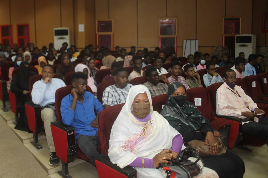 وسط أجواء إحتفائية : كلية الدراسات التجارية بجامعة السودان تحتفل بطلابها الجدد