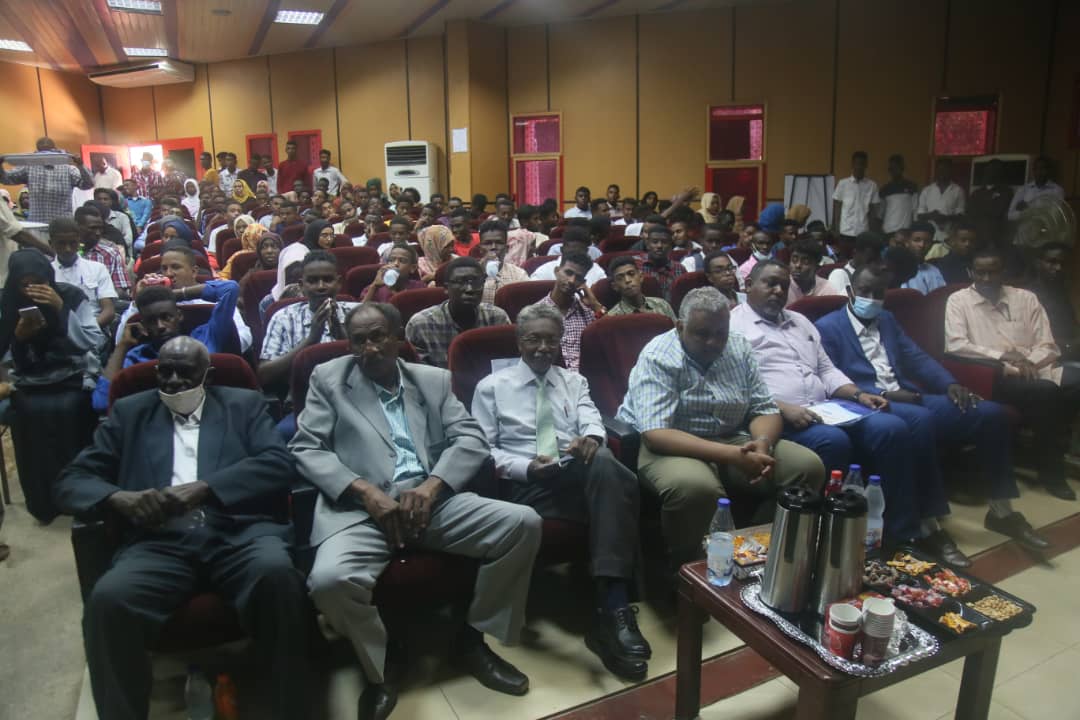 وسط أجواء إحتفائية : كلية الدراسات التجارية بجامعة السودان تحتفل بطلابها الجدد