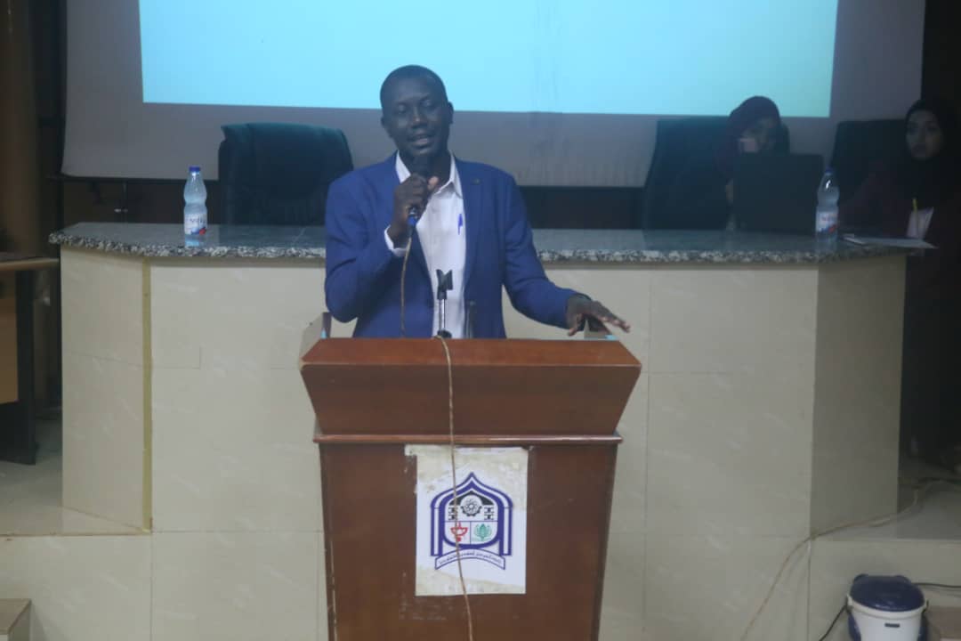 وسط أجواء إحتفائية : كلية الدراسات التجارية بجامعة السودان تحتفل بطلابها الجدد