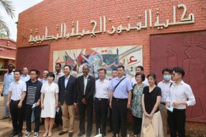The Chinese Ambassador Visits the College of Fine and Applied Arts